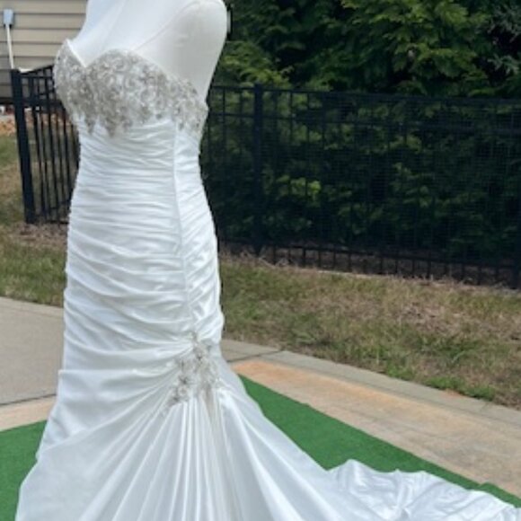 NWT Maggie Sottero Bridal Gown Strapless Diamond White Satin Size 8 - Picture 12 of 15